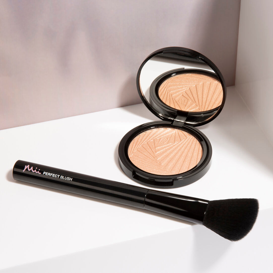 Light loving illuminator (leading lady 01)